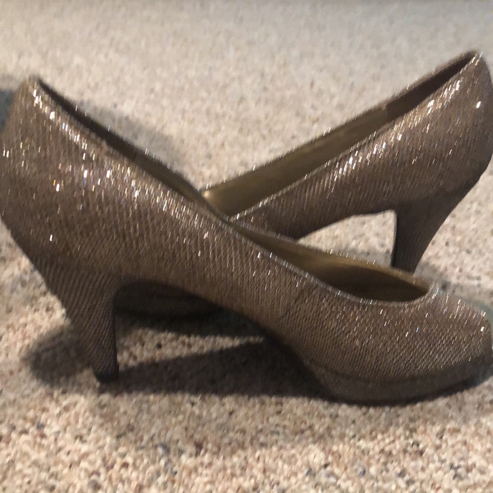 Open toed Bandolino gold heels